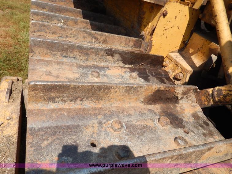 image for item H6867 Caterpillar D6 dozer