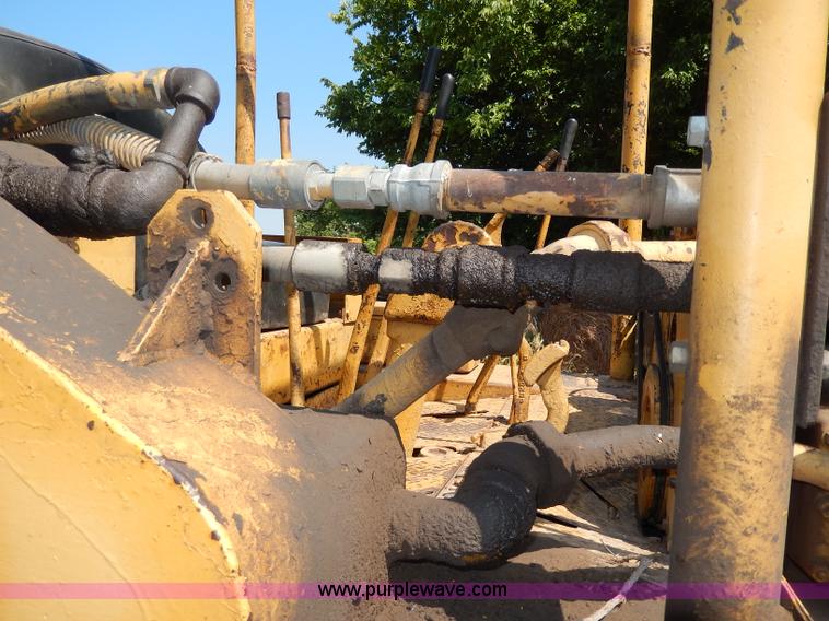 image for item H6867 Caterpillar D6 dozer