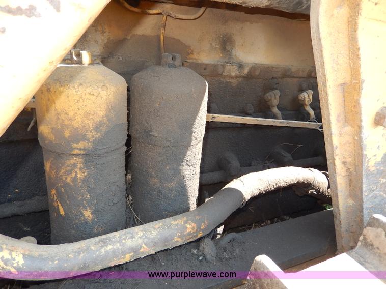 image for item H6867 Caterpillar D6 dozer