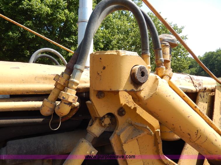image for item H6867 Caterpillar D6 dozer