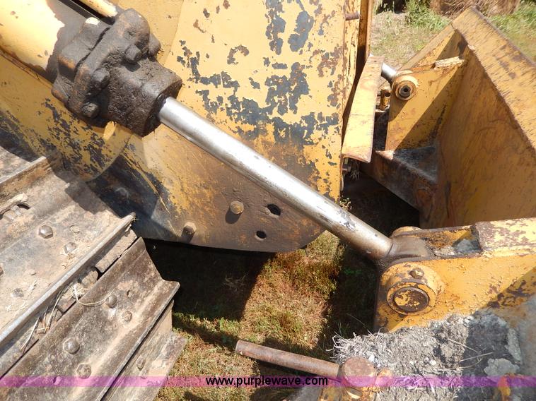 image for item H6867 Caterpillar D6 dozer