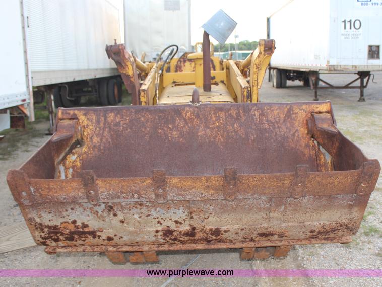 image for item H6976 International 500C track loader