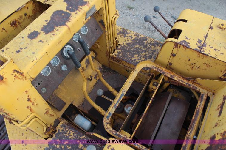 image for item H6976 International 500C track loader