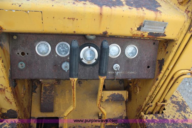 image for item H6976 International 500C track loader