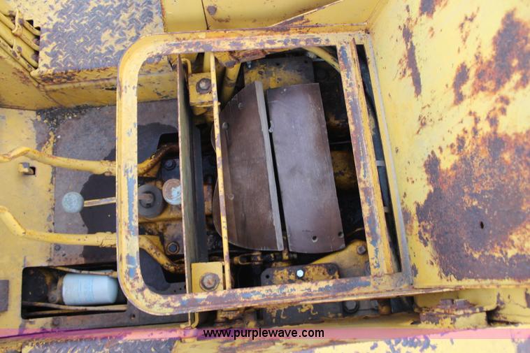 image for item H6976 International 500C track loader