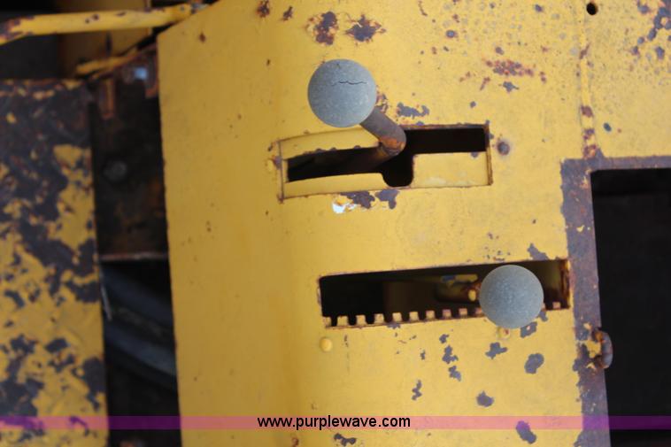 image for item H6976 International 500C track loader