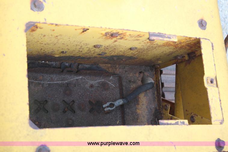 image for item H6976 International 500C track loader