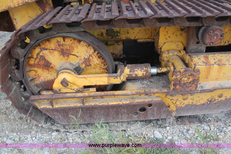 image for item H6976 International 500C track loader