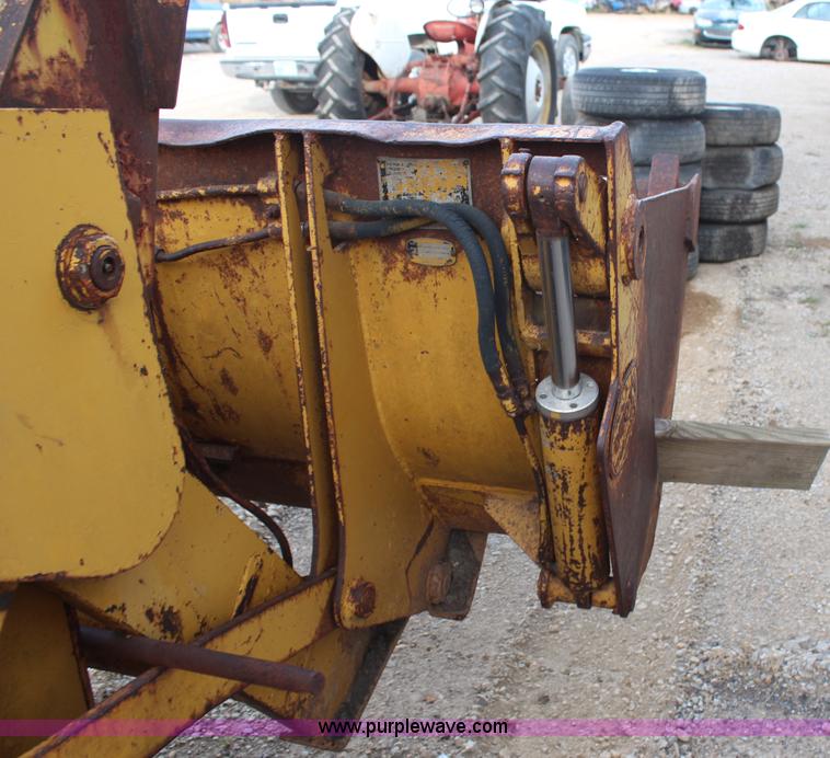 image for item H6976 International 500C track loader