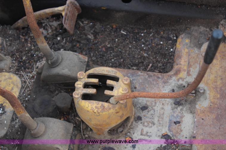 image for item H6977 1946 Caterpillar D4 track loader