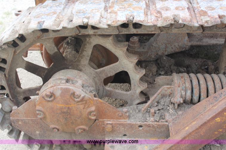 image for item H6977 1946 Caterpillar D4 track loader