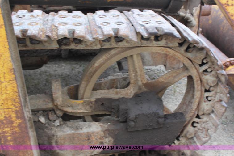 image for item H6977 1946 Caterpillar D4 track loader