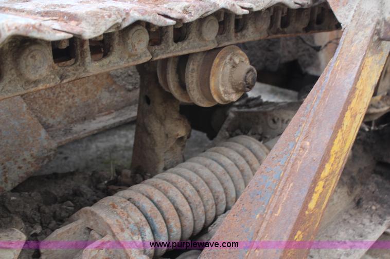 image for item H6977 1946 Caterpillar D4 track loader