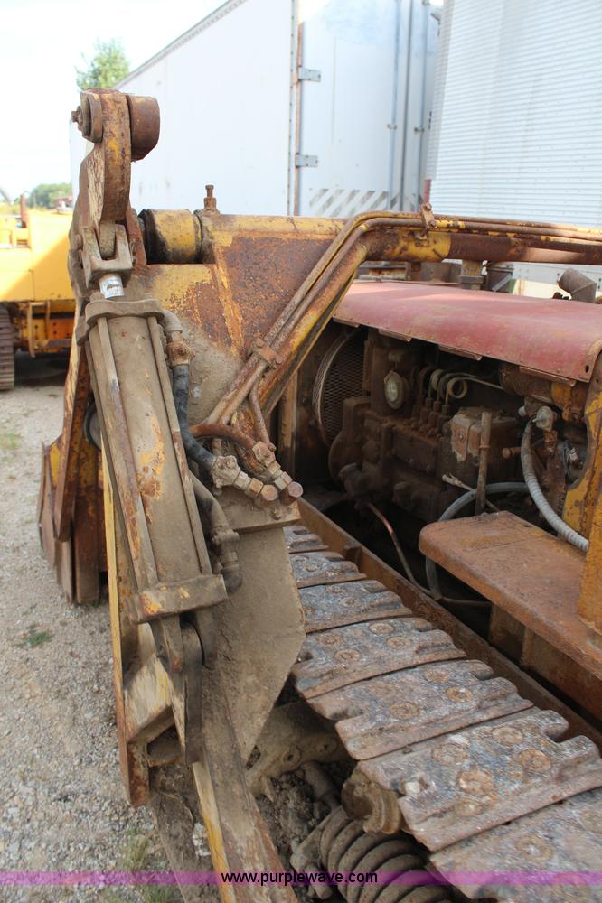 image for item H6977 1946 Caterpillar D4 track loader