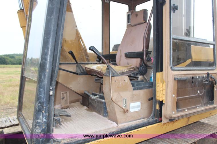 image for item H6996 1992 Caterpillar E120B excavator