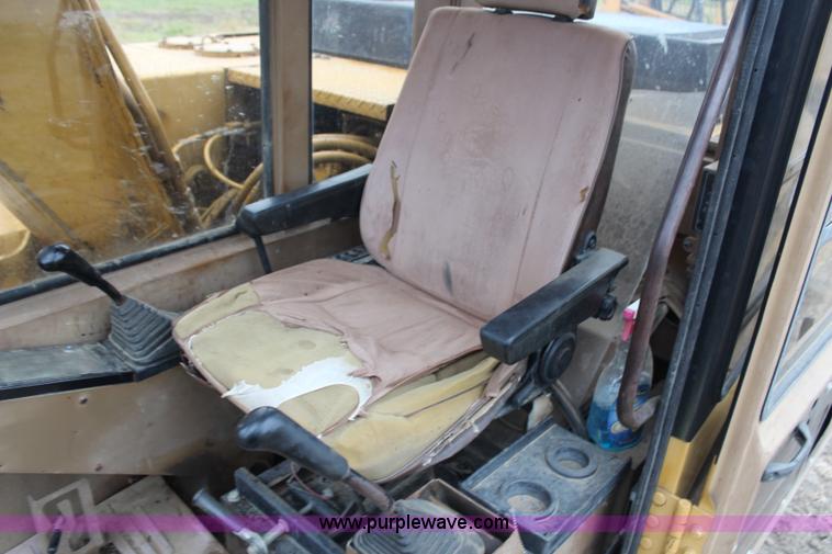 image for item H6996 1992 Caterpillar E120B excavator