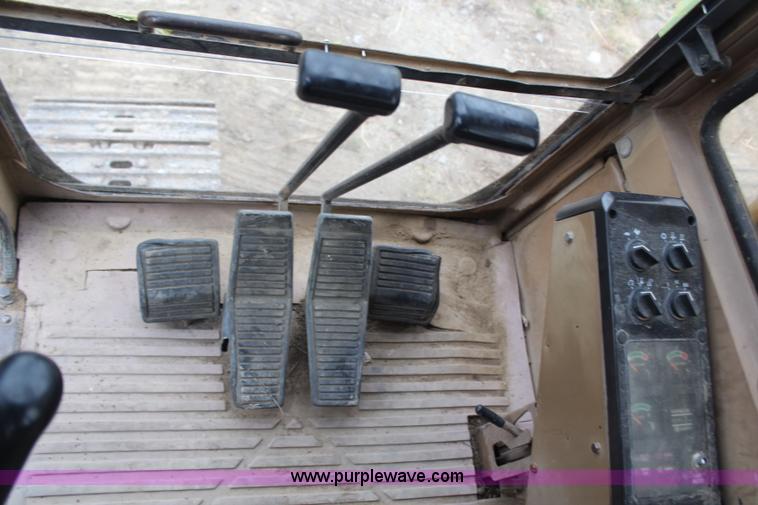 image for item H6996 1992 Caterpillar E120B excavator