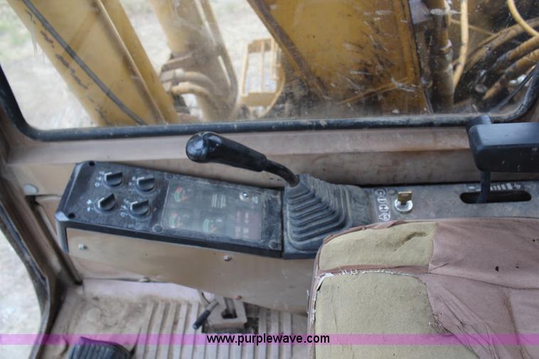 image for item H6996 1992 Caterpillar E120B excavator