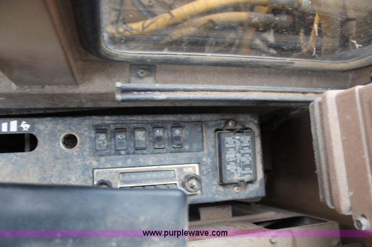 image for item H6996 1992 Caterpillar E120B excavator