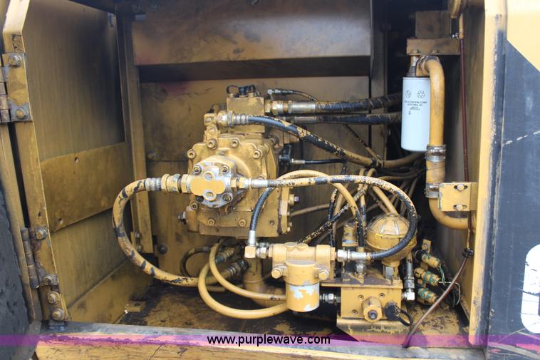 image for item H6996 1992 Caterpillar E120B excavator