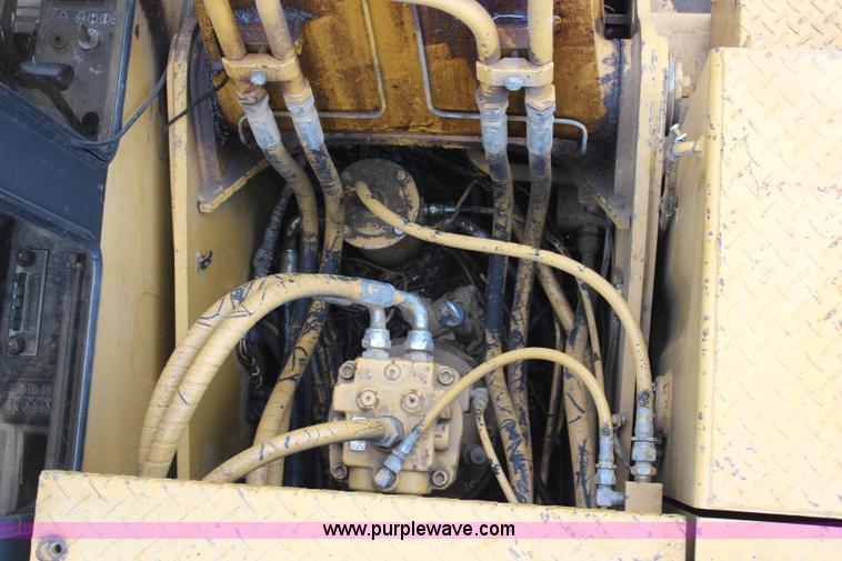 image for item H6996 1992 Caterpillar E120B excavator