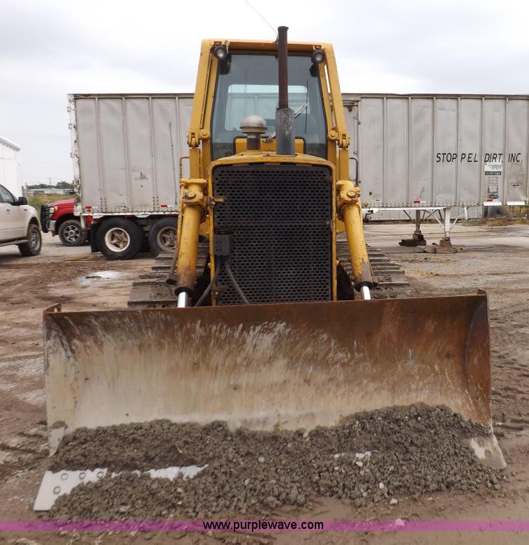 image for item I7540 1981 John Deere 750E dozer