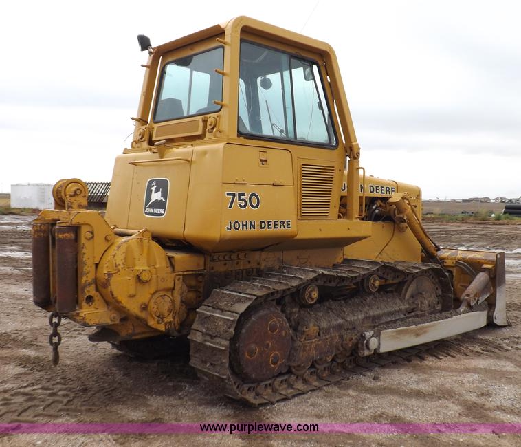 image for item I7540 1981 John Deere 750E dozer