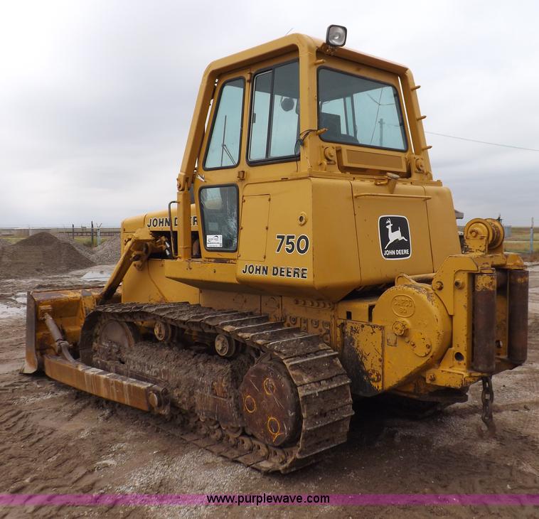 image for item I7540 1981 John Deere 750E dozer