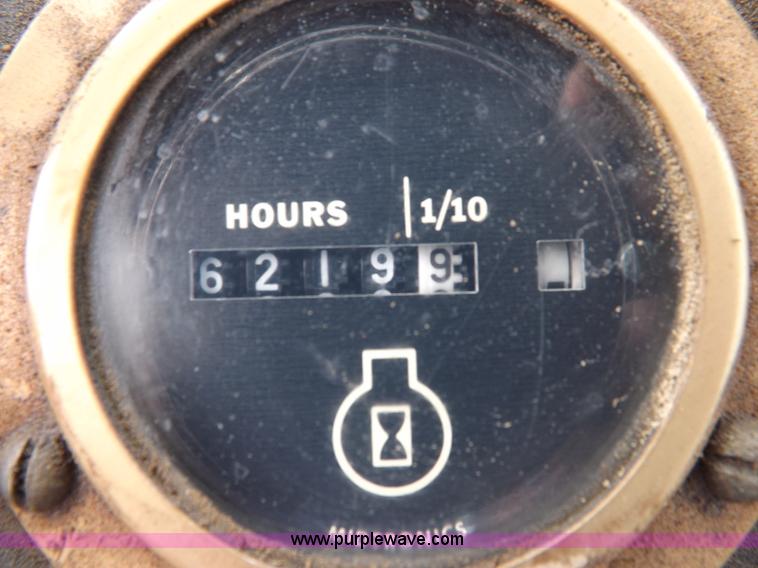 image for item I7540 1981 John Deere 750E dozer