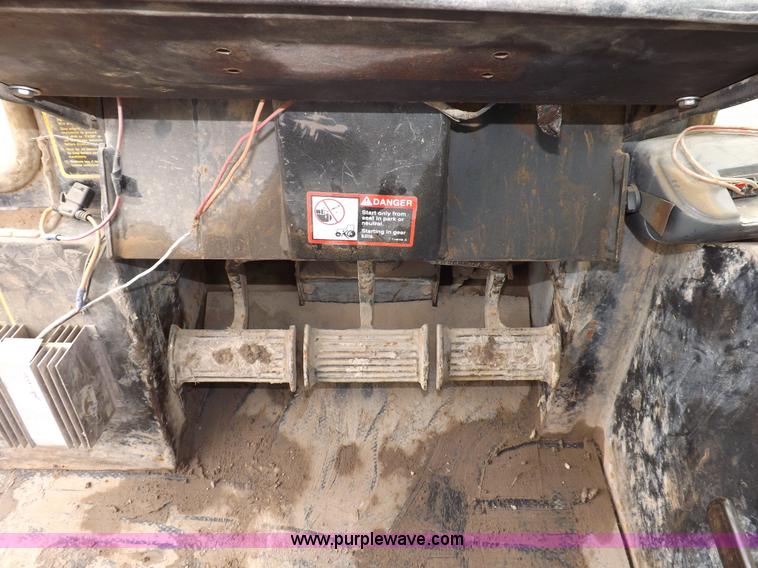 image for item I7540 1981 John Deere 750E dozer