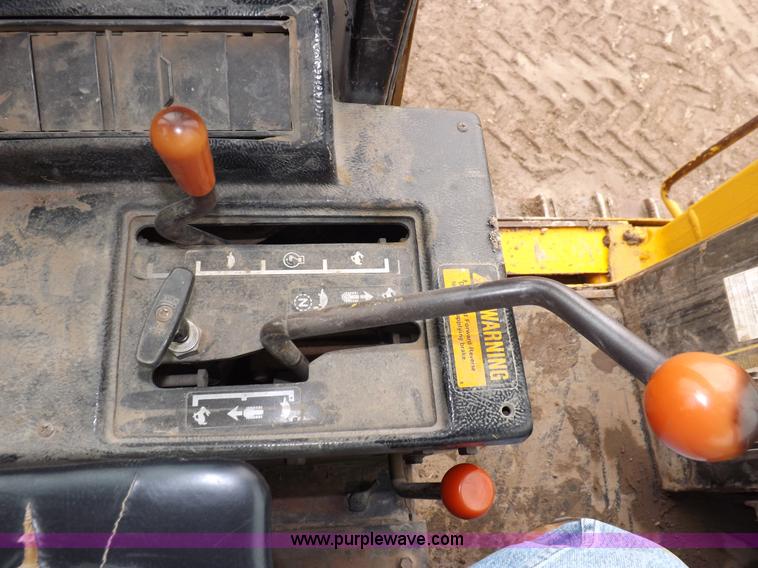 image for item I7540 1981 John Deere 750E dozer