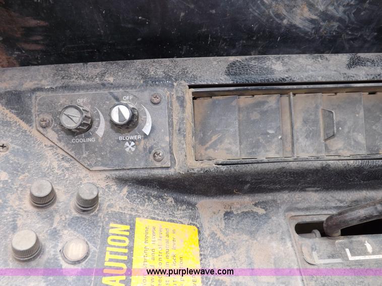 image for item I7540 1981 John Deere 750E dozer