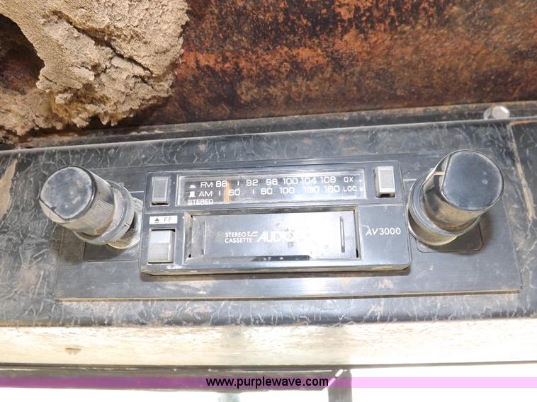 image for item I7540 1981 John Deere 750E dozer