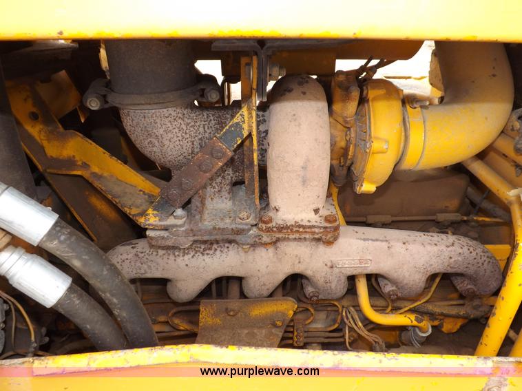 image for item I7540 1981 John Deere 750E dozer