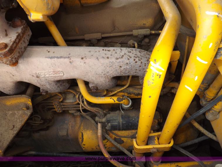 image for item I7540 1981 John Deere 750E dozer