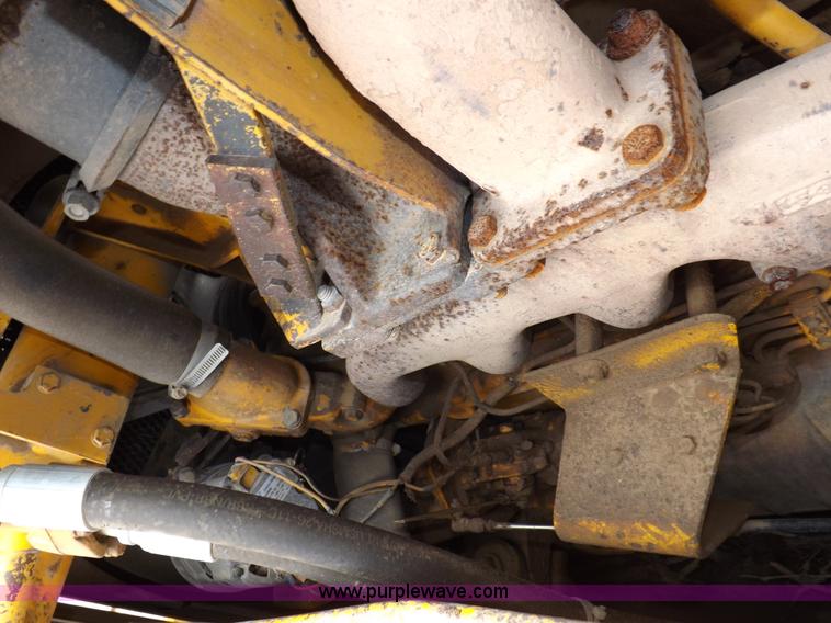 image for item I7540 1981 John Deere 750E dozer