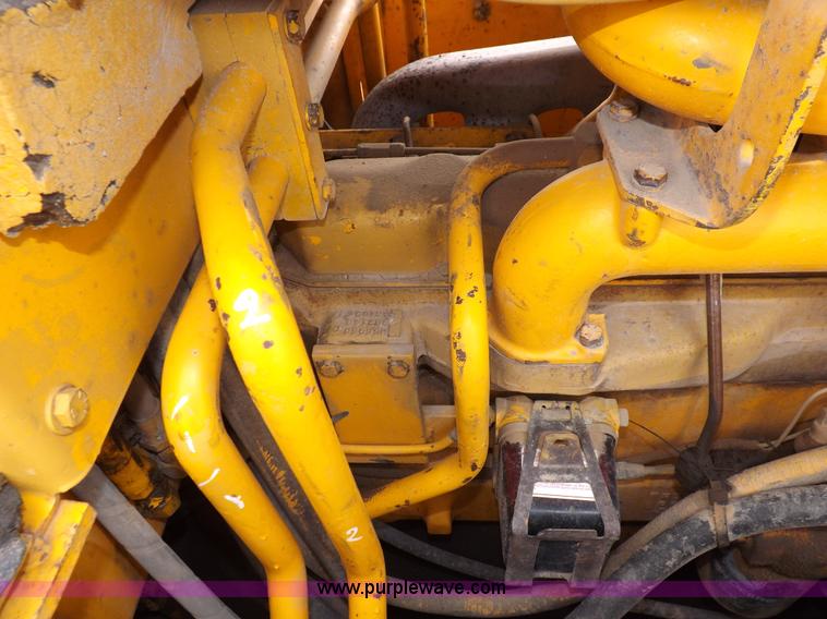 image for item I7540 1981 John Deere 750E dozer