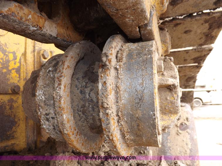 image for item I7540 1981 John Deere 750E dozer