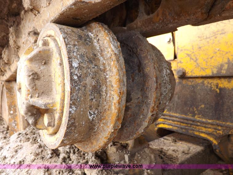 image for item I7540 1981 John Deere 750E dozer