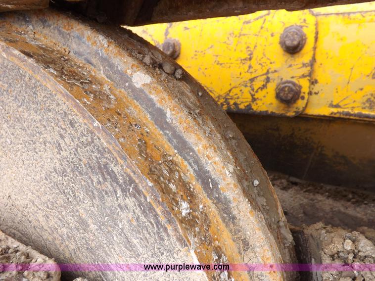 image for item I7540 1981 John Deere 750E dozer