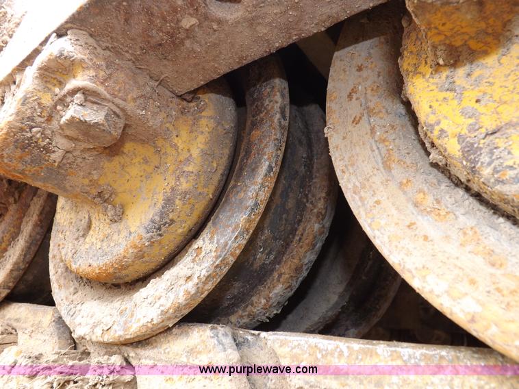 image for item I7540 1981 John Deere 750E dozer