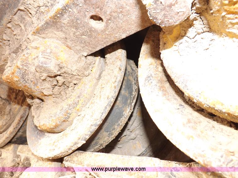 image for item I7540 1981 John Deere 750E dozer