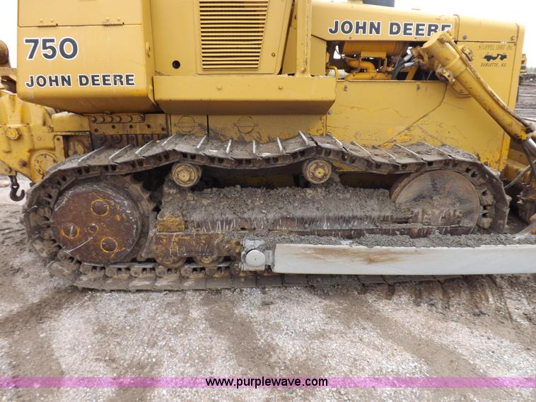 image for item I7540 1981 John Deere 750E dozer