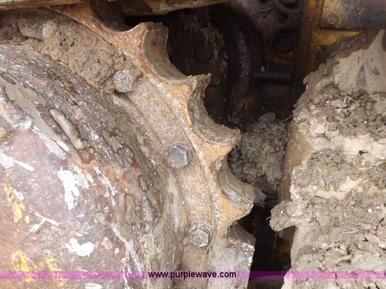 image for item I7540 1981 John Deere 750E dozer