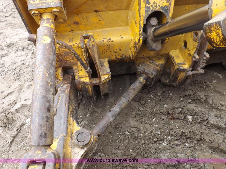 image for item I7540 1981 John Deere 750E dozer