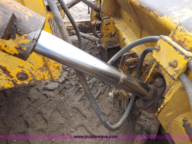 image for item I7540 1981 John Deere 750E dozer