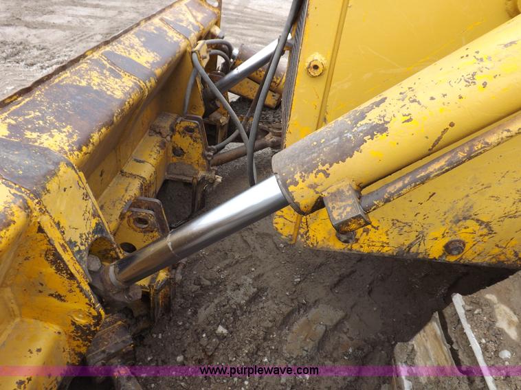 image for item I7540 1981 John Deere 750E dozer