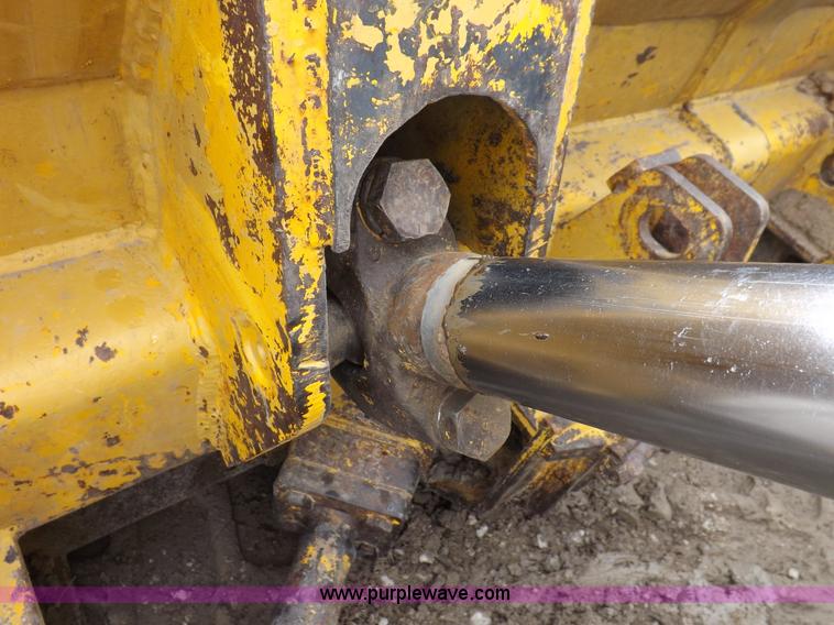 image for item I7540 1981 John Deere 750E dozer