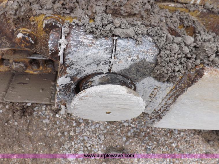 image for item I7540 1981 John Deere 750E dozer