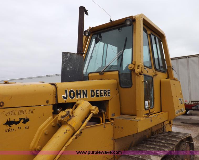 image for item I7540 1981 John Deere 750E dozer